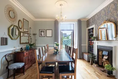 Image de West Of The Ness - 5 Bedroom City Centre home
