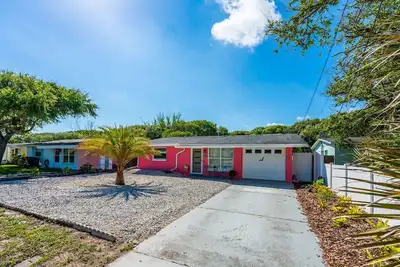Image de Coconut Cabana fantastic home in the heart of Nsb!