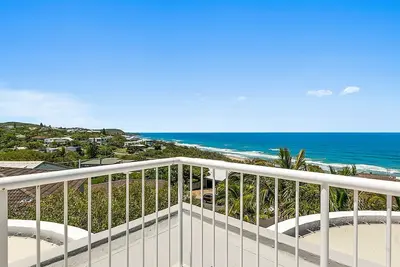 Image de Beach Side Penthouse with Ocean Views - 3/41 Tingira Crescent