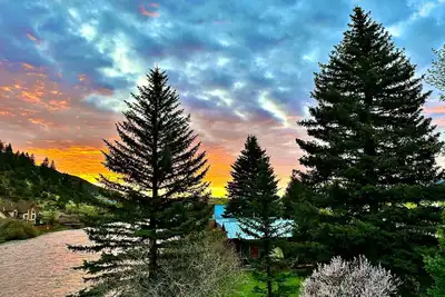 Image de On the Banks of the River with Direct Atv Access to National Forest Roads.