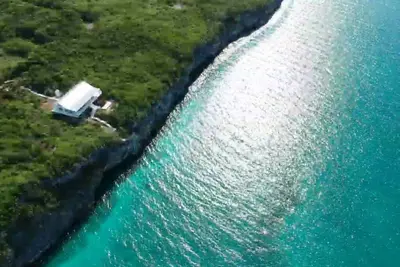 Image de Brand New Home Right on the Caribbean with Outdoor Shower and Steps to Water!