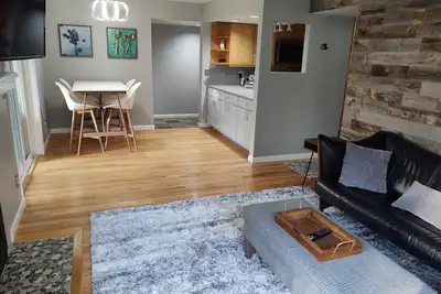 Image de Modern Ground Level Riverfront Condo - World Class Skiing - Private Fly Fishing