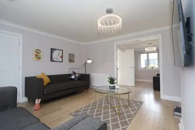 Image de Luxury detached three bedroom house with private drive and garden
