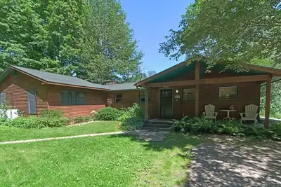 Image de Betsie Bliss Cottage, Riverfront \/ Hot Tub, Skiing, Golf