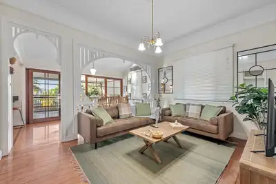 Image de Comfy, Character Qld’r ~ 3Bed House w/Parking ~ Woolloongabba