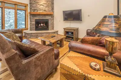 Image de Condo w/private hot tub w/gorgeous mountain views minutes from Big Sky Resort - Alpenglow Chalet