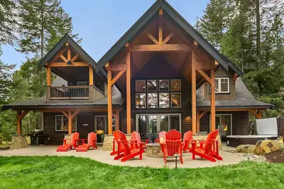Perfect Retreat for multiple families! On the Golf Course | Hot Tub and more!