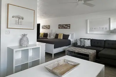 Image de Sunny Condo - Steps to the Beach - Key Colony Beach - Heated Pool