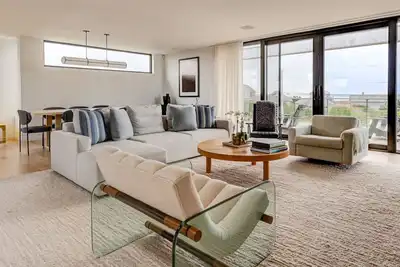 Image de Modern Beauty Architectural Dreamhouse with Ocean Views and Walking to the beach