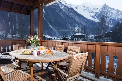 Image de L’appartement Parc du Mont Blanc 12 est un hébergement traditionnel de 3 chambres et 2 salles de bai
