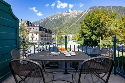 Image de L'appartement Ginabelle 8 est spacieux, au centre de Chamonix, avec 3 chambres et 2 salles de bain