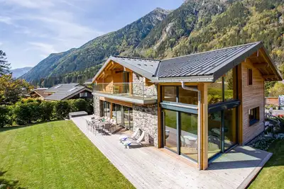 Image de Les 5 luxueuses chambres et 4 salles de bains du Chalet Montana garantissent un séjour parfait au