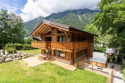 Image de Chalet des Amis appartement 1​ est une appartement à Chamonix, en centre-ville, 3 chambres, 3 salles