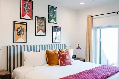 Image de The Show House | Cinematic Mountain Views & Movie-Themed Getaway – Kid-Friendly!