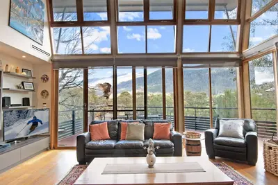 Image de Les Perrieres Chalet - Spacious 2br Chalet l Gym l Indoor Pool l Tennis l WiFi l Bbq