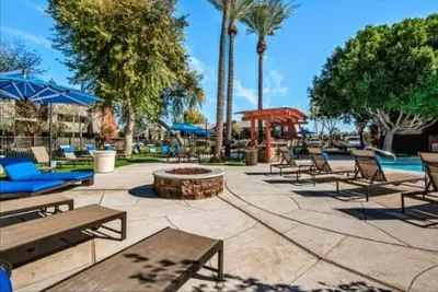 Image de One bedroom quiet gated Luxury Apartment with  On-site Market and No pet fees.