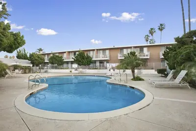 Image de Family Getaway! Four Lovely Units, Pool, Restaurant, Close To Attractions