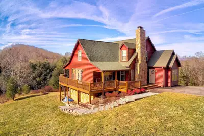 Image de 1\/2 Mi to River: Spacious Blue Ridge Gem w\/ Views!