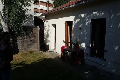 Image de Petite maison 30m2, grand jardin avec terasse de 360m2.