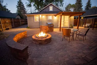 Family Friendly Downtown Retreat-A/C Fire Pit