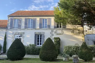 Image de Appartement de 5 pièces à 2 mn à pied du bourg. 5 mn des plages, 25 mn de Royan.
