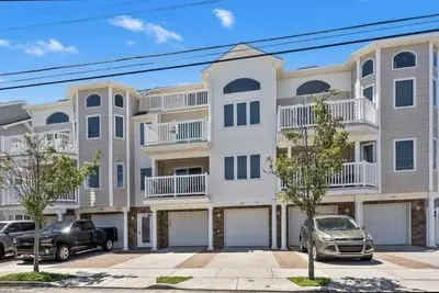 Image de Spacious 5 Bedroom Family Condo - 1 Block From Beach