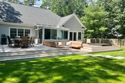 Image de East Hampton - Private Clearwater Beach Association w/ beach, pool and hot tub!