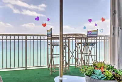 Image de Insta-Worthy-Prestigious ocean view studio, on the beach. Sought after balcony.