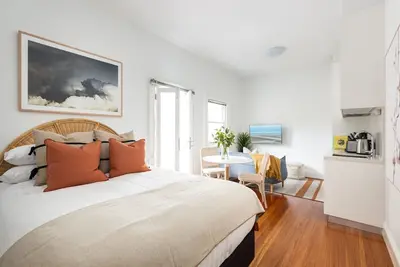 Image de Chic Studio With Patio 20 min From Cbd