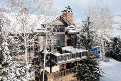 Image de Luxurious Ski-in Ski-out Home in Arrowhead community