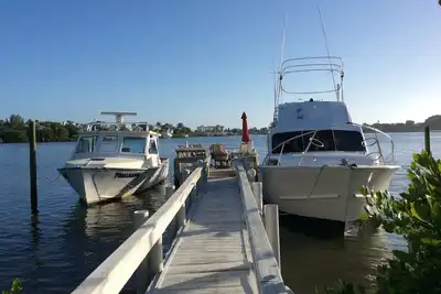 Image de Cottage on the Bay with Sailboat Dock