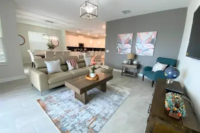 Image de Luxury 6 Bedroom 5 bath pool Home 187