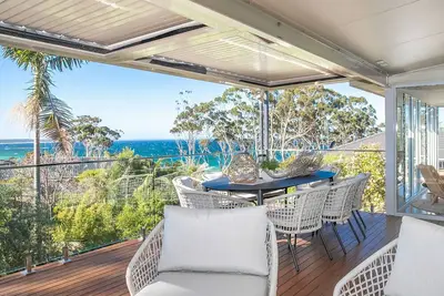 Image de Surfers Beach House - Experience contemporary coastal living with breathtaking ocean views