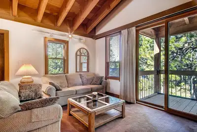 Image de Warm & spacieux 2 Br Condo au coeur de Northstar! - Profitez de ski navette gratuit - lieu rêvé pour les voyages de Tahoe