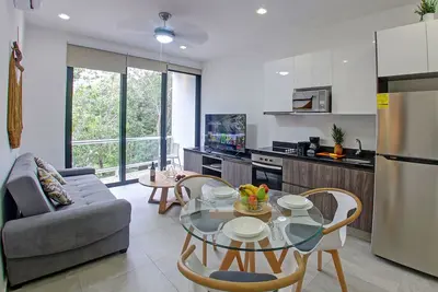 Image de Lovely Condo on a tree line walkway