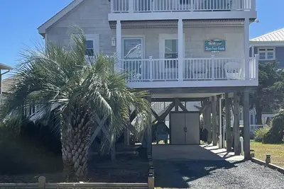 Image de Family-Friendly Beach House w/ Ocean Views, Close Beach Access