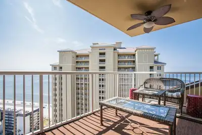 Image de Amazing Penthouse with Panoramic Views from each room!