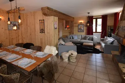 Image de Chalet de Louise - Cinq Chambres Chalet, Couchages 12