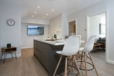 Image de The Redbanks - Contemporary Apartment by LetMeStay