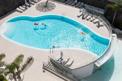 Image de Appartement spectaculaire avec vue sur la mer dans le complexe Ocean Garden