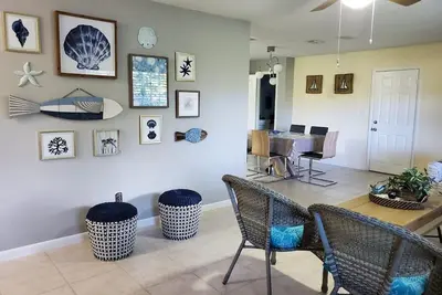 Image de VeroHouse: 3br 2ba, pet friendly, beautiful fenced back yard, quiet neighborhood