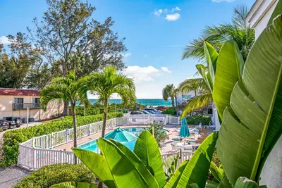 Image de Pool and Beach Access: Ultimate Friends Getaway! - Coconuts Gulf View #117