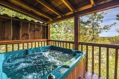 Image de View! Cozy, Private, Fireplace, Hot Tub
