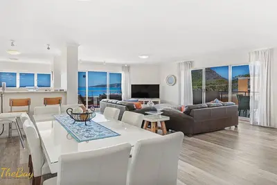 Image de Breakwater Apartment 205 - Shoal Bay Views for miles