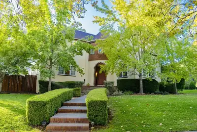 Image de Windsor Wine Getaway in Secluded Neighborhood