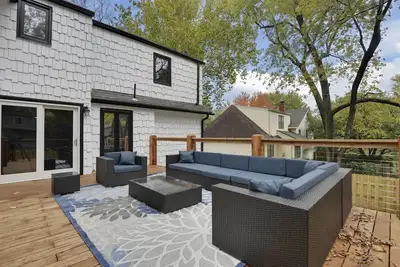 Image de ★Luxury Home★Best Deck/Patio in Kc★DreamLux Beds★Gated Driveway★