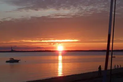 Image de Waterfront North Truro Condo with beautiful sunset