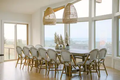 Image de Luxury Oregon coast Beach House with panoramic views Hot Tub and Sauna!