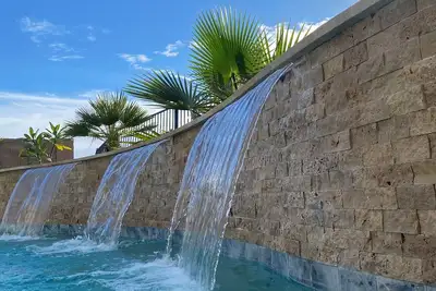 Image de Poolside Paradise Awaits!