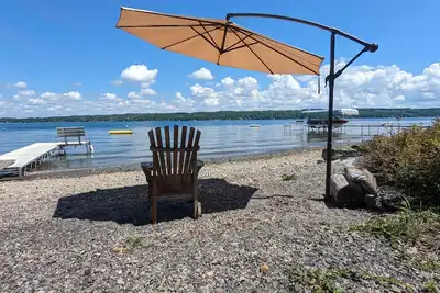 Image de Cozy cottage right on Skaneateles Lake, and minutes from the village.